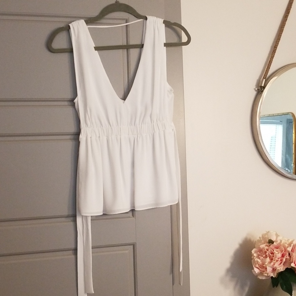 NWOT BCBG DOUBLE V TOP